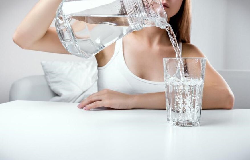 overvloedige drank helpt bij de behandeling van cystitis